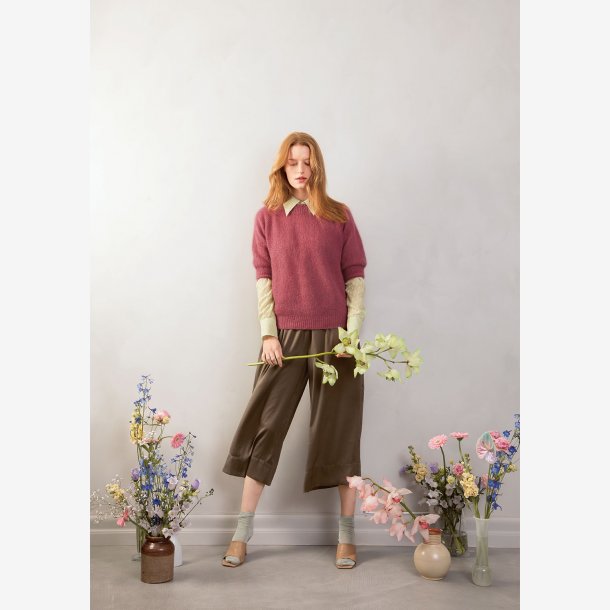 2102 - Model 1 - Claudia Short Sleeve