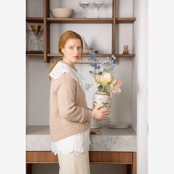 2102 - Model 9 - Mia Genser