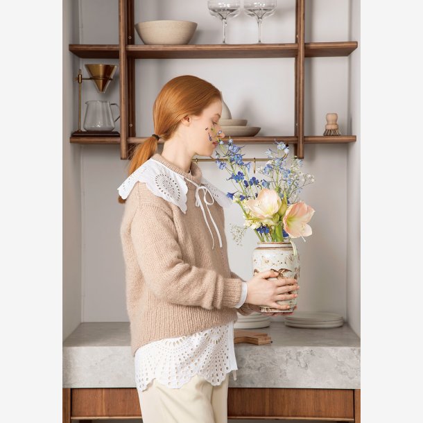 2102 - Model 9 - Mia Genser