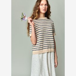 2104 - Model 2 - Marian T-Skjorte