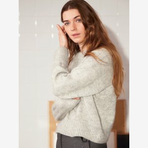 2403 DIY - Model 13 - Heather Sweater 