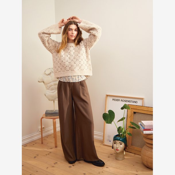 2403 DIY - Model 06 - Fleur Sweater 