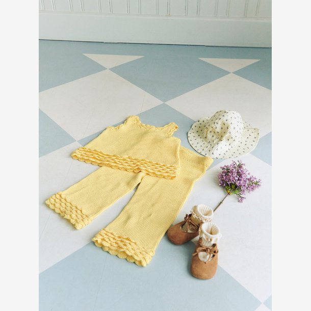 2603 - Model 7B - Rosette Pants Baby