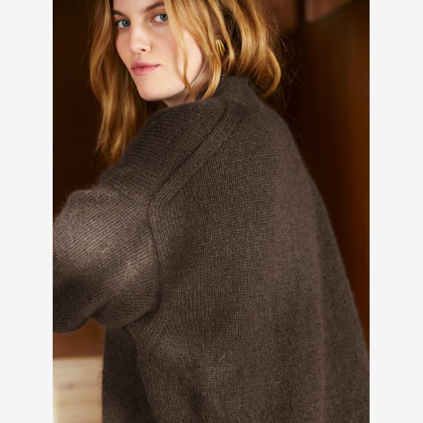 2409 DIY - Model 10 - Agnes Cardigan 