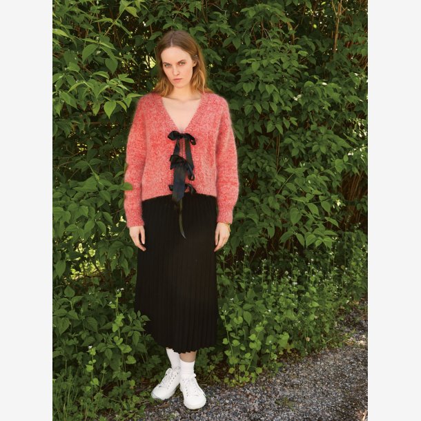 2409 DIY - Model 12 - Scarlett Cardigan 