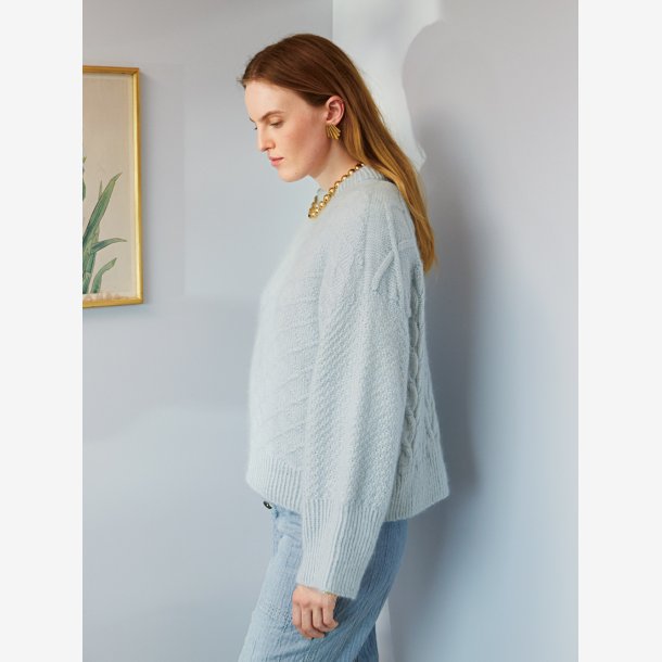 2409 DIY - Model 13 - Heather Sweater 