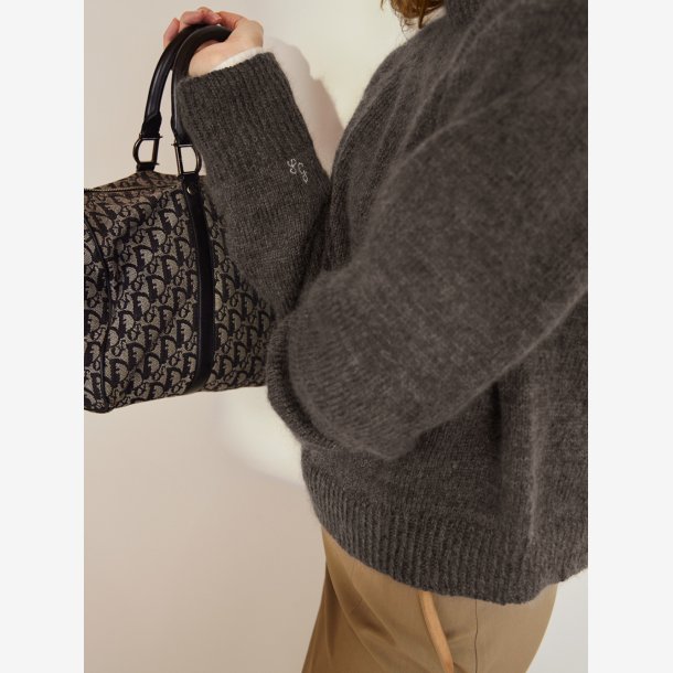 2409 DIY - Model 02 - Sammy Sweater 