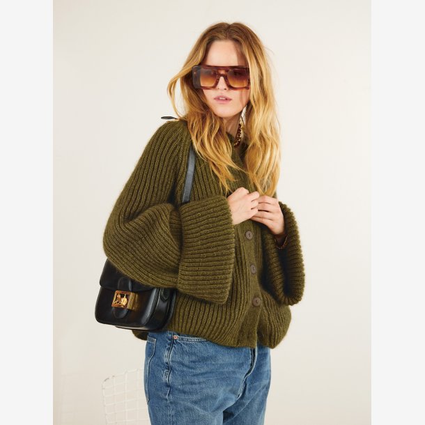 2409 DIY - Model 03 - Penny Cardigan 