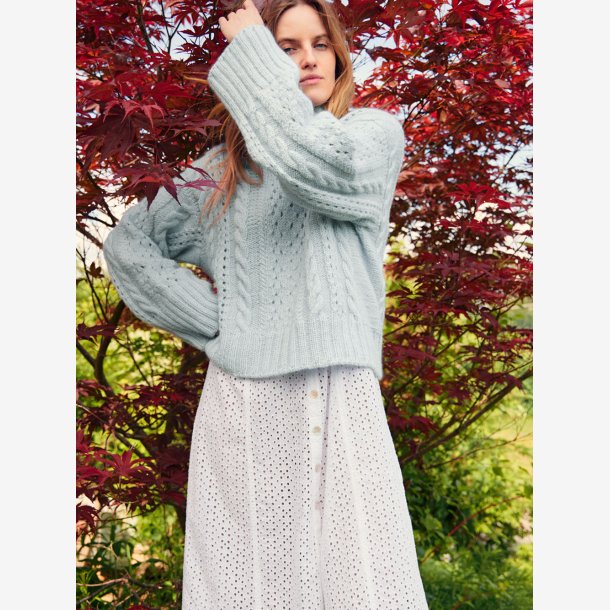 2409 DIY - Model 05 - Cornelia Sweater 