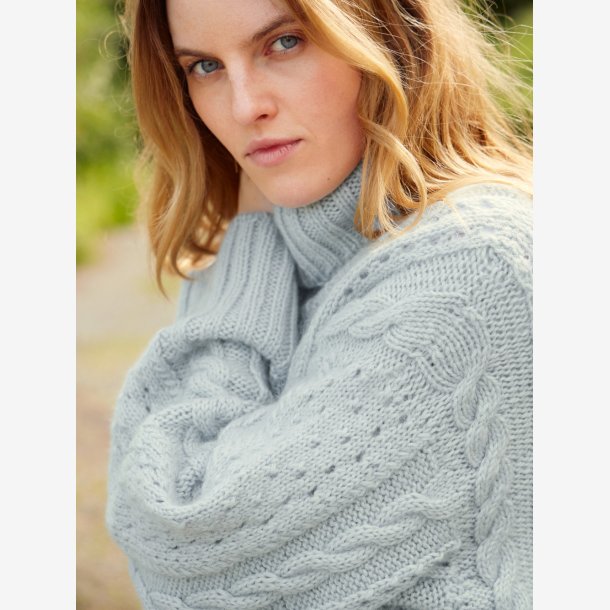 2409 DIY - Model 05 - Cornelia Sweater 