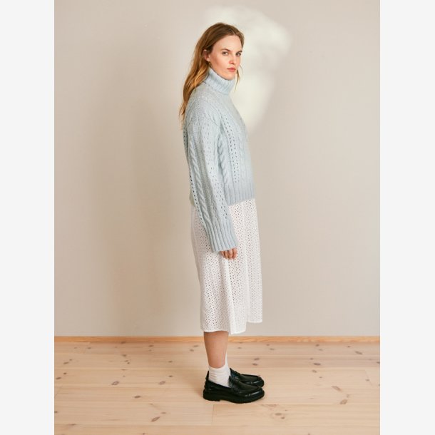 2409 DIY - Model 05 - Cornelia Sweater 