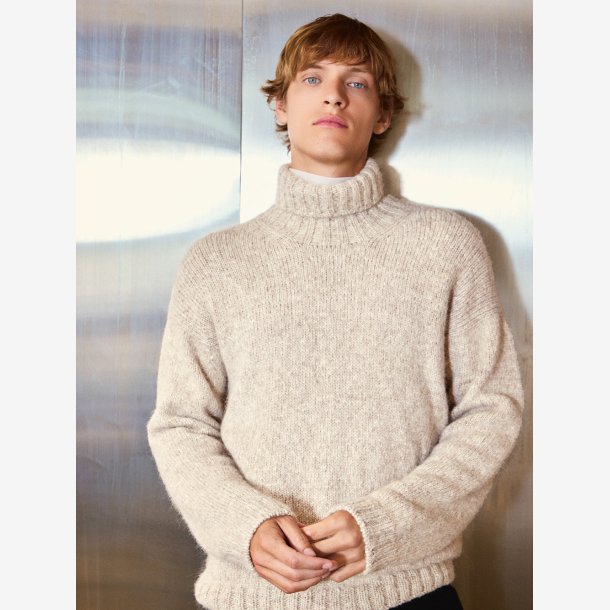 2412 - Model 02 - Dave Sweater man