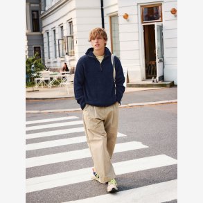 2412 - Model 04 - Matthew Sweater Man