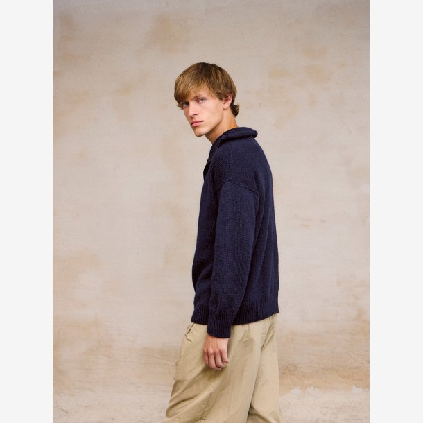 2412 - Model 04 - Matthew Sweater Man