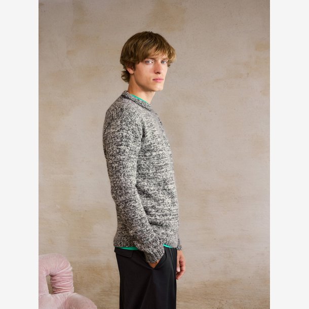 2412 - Model 07 - Harvey Sweater Man 