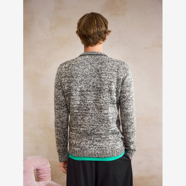 2412 - Model 07 - Harvey Sweater Man 