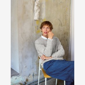 2412 - Model 08 - Brendan Sweater Man Tweed