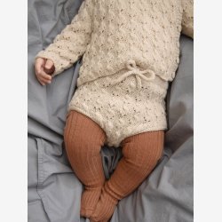 2413 Myk start - Lilja Cardigan, Tights, diaper pants og bonnet 02