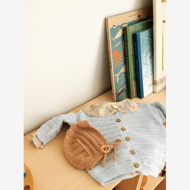 2413 Myk start - Fillip Cardigan, Pants og bonnet 04 