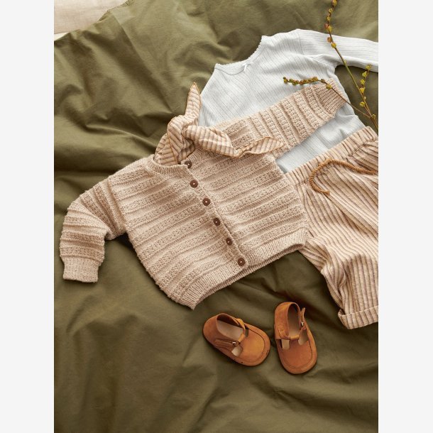 2413 Myk start - Fillip Cardigan, Pants og bonnet 04 