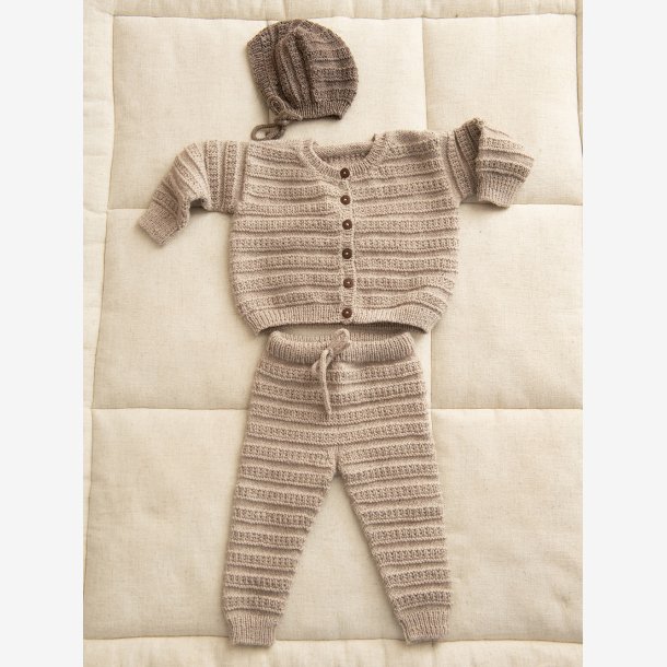 2413 Myk start - Fillip Cardigan, Pants og bonnet 04 