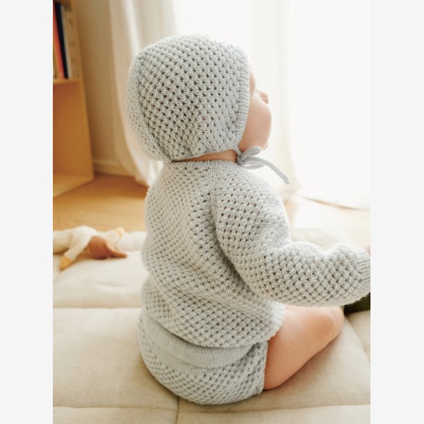 2413 Myk start - April Cardigan, diaper pants og bonnet 05 