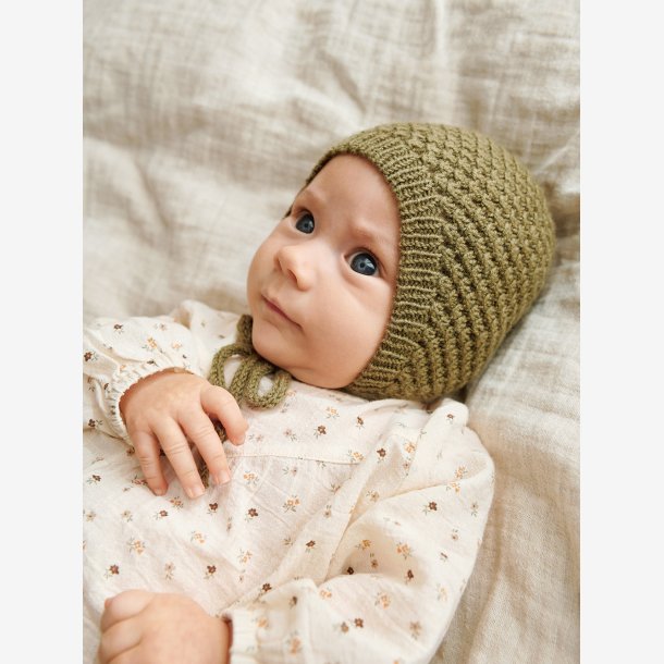 2413 Myk start - April Cardigan, diaper pants og bonnet 05 