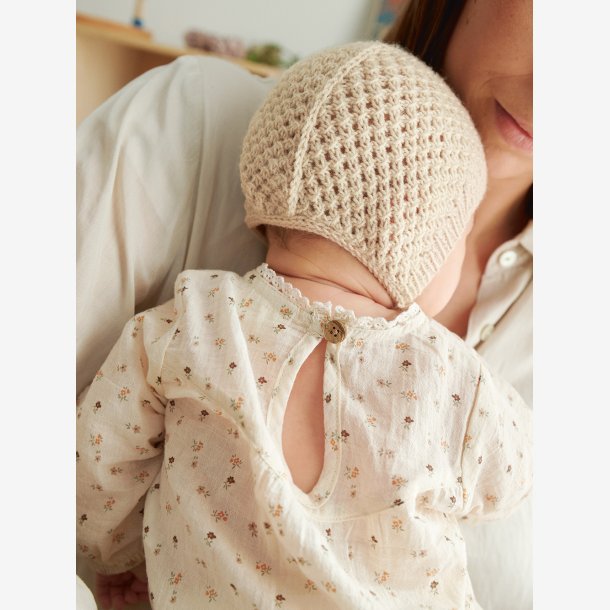 2413 Myk start - April Cardigan, diaper pants og bonnet 05 