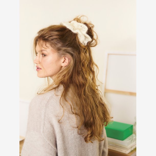 2502 - Fleur Scrunchie - 11 