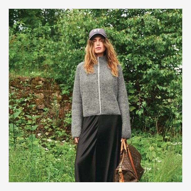 2507 - Model 10 - Tia Zipper Jacket 