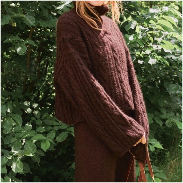 2507 - Model 1A - Brady Sweater 