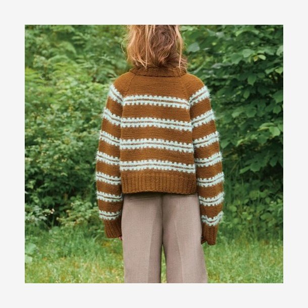 2507 - Model 8 - Ridge Sweater 