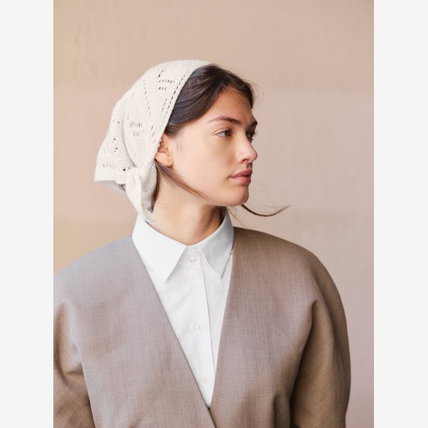 2508 - Model 1 - Petra Scarf