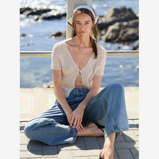 2604 - Model 3 - Ava Blouse 