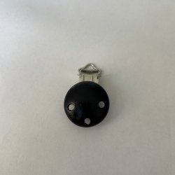 Seleclips i tr med huller til suttesnor 