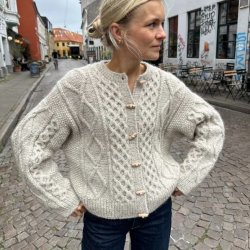 Dagmar Jacket - Opskrift fra PetiteKnit 