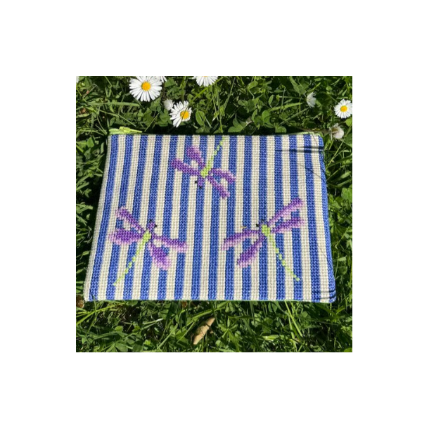 Dragonfly Clutch 2022-10 - Broderi 