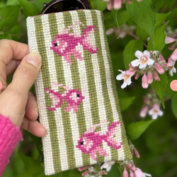 Pink Goldfish brilleetui - 2023-4 Broderi 