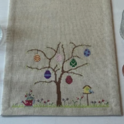 Happy Easter runner - Pomp Stitch 