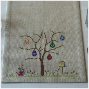 Happy Easter runner - Pomp Stitch 