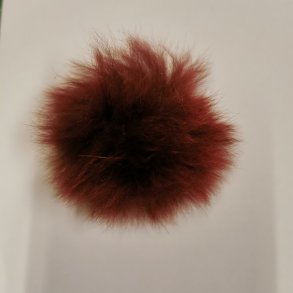 Pom Pom i kaninpels - M�rker�d 5 cm i diamter