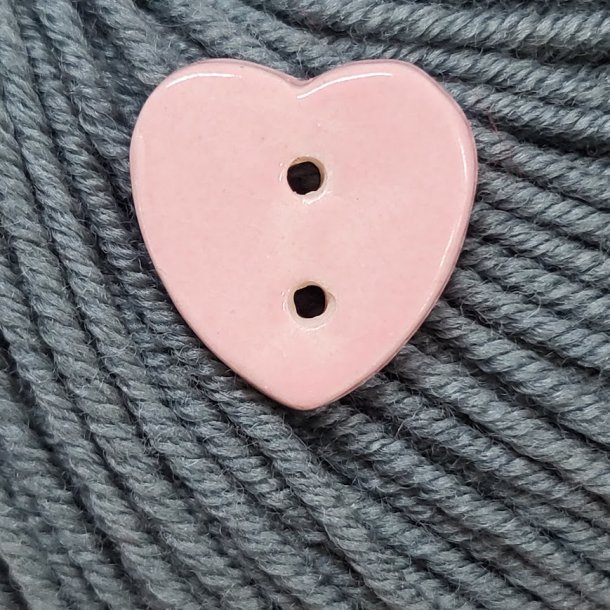 Hndlavede hjerteknapper i keramik