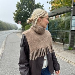 Nora Neck - Opskrift fra PetiteKnit 