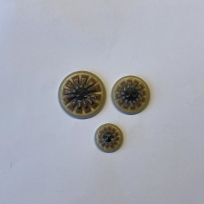 Plastikknapper sort/brun/beige 