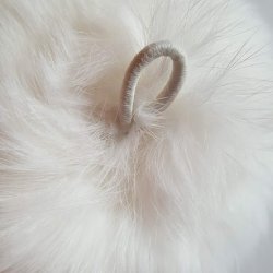 Pom Pom i kaninpels - sort 5 cm i diamter