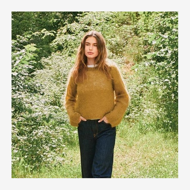 2507 - Model 3 - Rookie Sweater 
