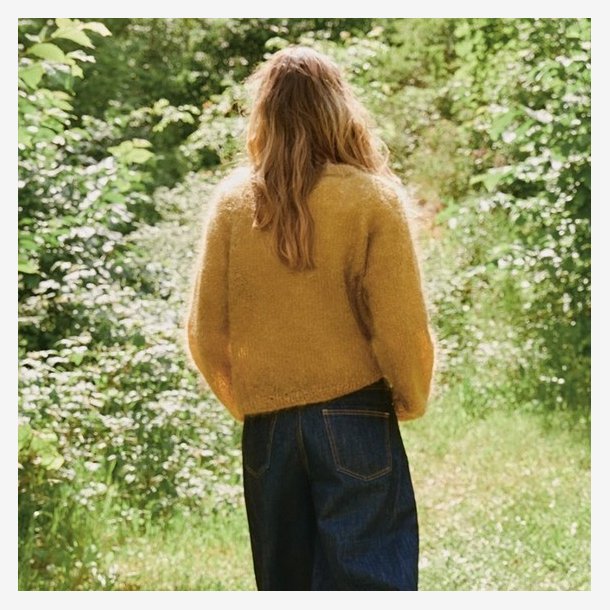 2507 - Model 3 - Rookie Sweater 