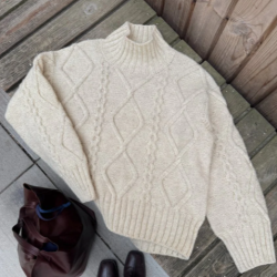 Saga Sweater - Opskrift fra PetiteKnit 