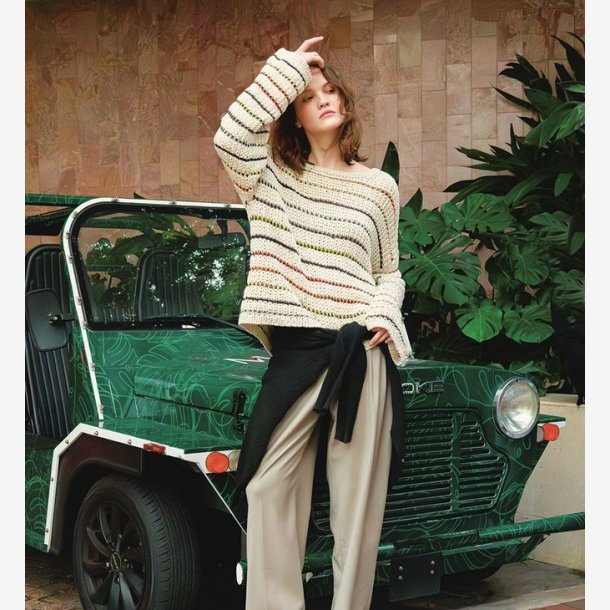 2404 - Model 10 - Sebrina Sweater 