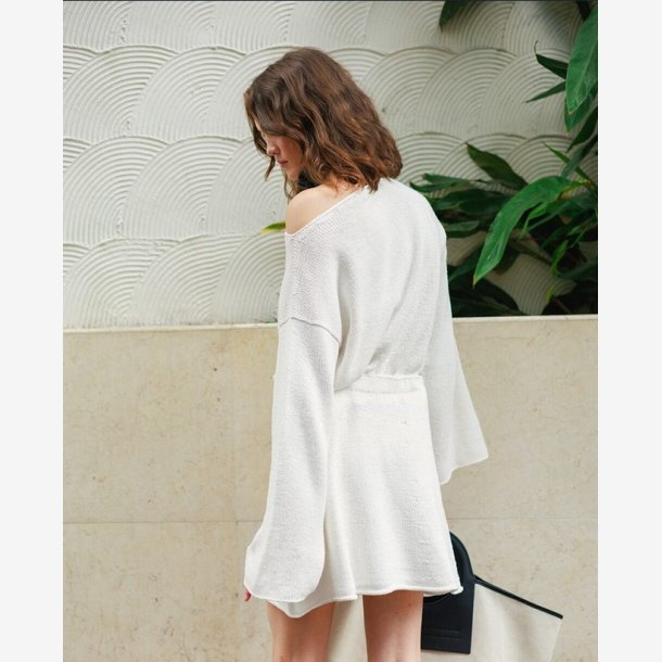 2404 - Model 8 - Milly Sweater 